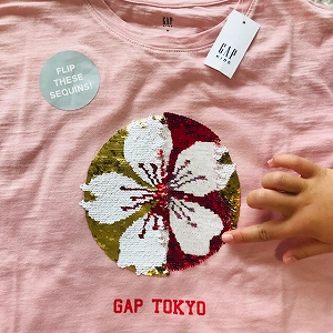 変身スパンコールTシャツ