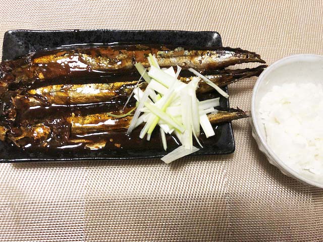 【業務スーパー】冷蔵庫に常備したいチルド惣菜「さんまの甘露煮」が子育てママに大人気！