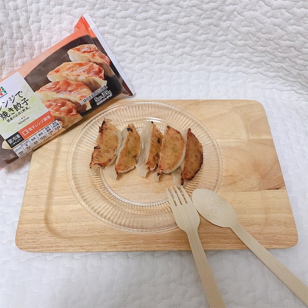 SNSでも1番人気の『レンジで焼き餃子』