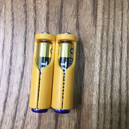 単3電池を単4電池にはめる時が一番すっと綺麗に入ります♪