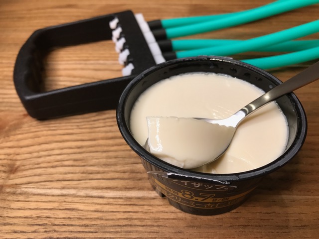 RIZAPの杏仁豆腐はボリューム満点なのに159kcal♡
