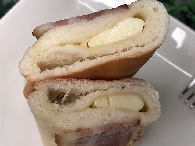 マヨネーズがもっちり生地に包まれてます♡おいしそ！