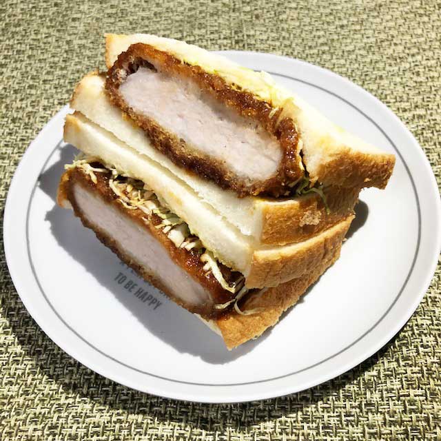 【セブンイレブン】驚きのボリューム レンジでふわもち！チーズ＆チキンカツを食べてみた