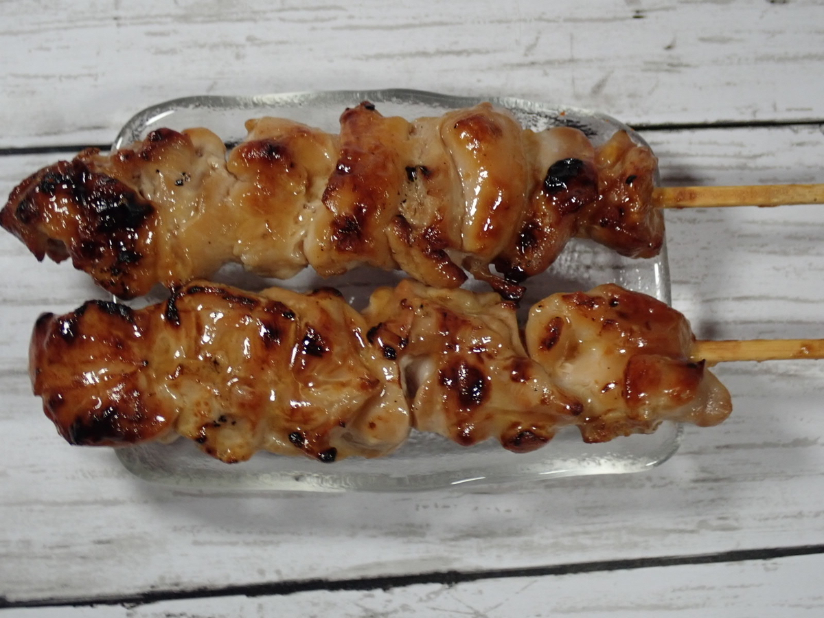 炭火焼き鳥串 ももタレ 税抜き120円