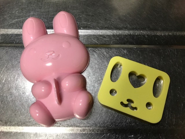 抜き型は目、耳、口の他にハートの型もあって便利♡