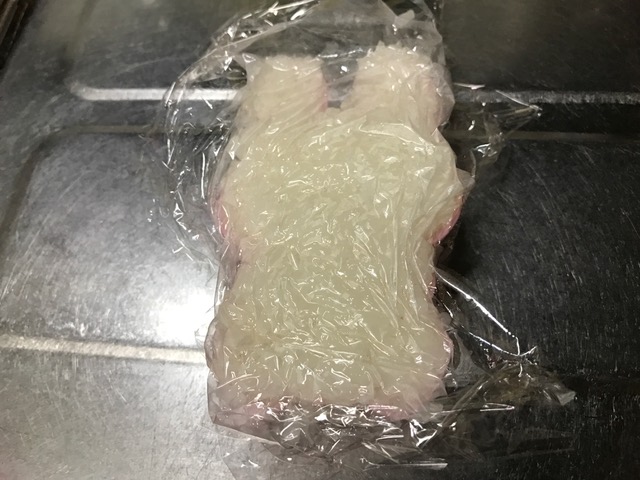 ご飯が手につかず、容器も汚れないのでラップは重宝します