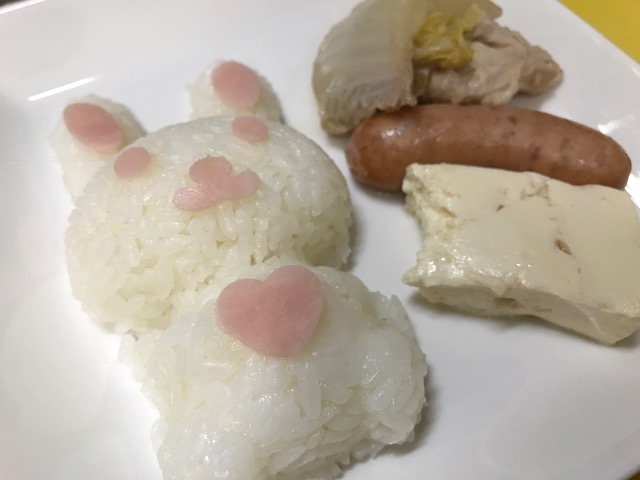 かわいい白ウサギご飯の完成です♡