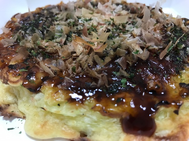 500wのレンジで7分10秒チンするとふっくらお好み焼のできあがり♪