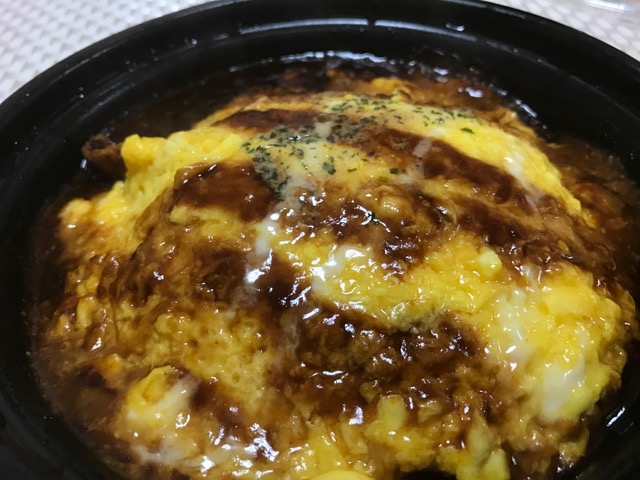 チンするとぐつぐつと沸騰するデミソースの香りがヤバイんです♡