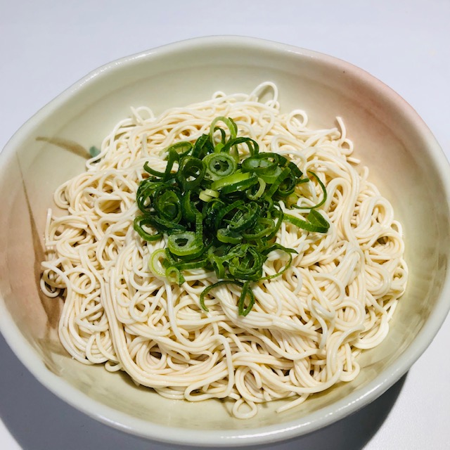 ソーメンにみえるけど実は豆腐！101カロリーでとっもへるすぃ～な「とうふそうめん風」を食べてみた！