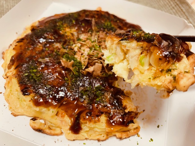 フワフワ生地のお好み焼きは2つ食べてもワンコイン！