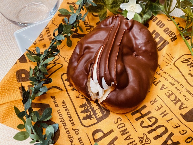 練乳入りホイップとちょっぴりビターなチョコが贅沢なローソン新発売の激旨ドーナツが誕生！