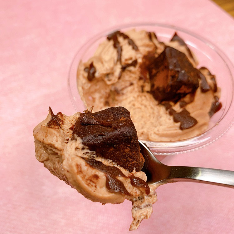とろ生食感の贅沢ケーキはチョコ好きにはたまらない味！