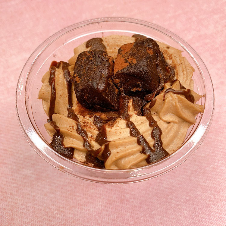 生チョコを2つのせちゃいました