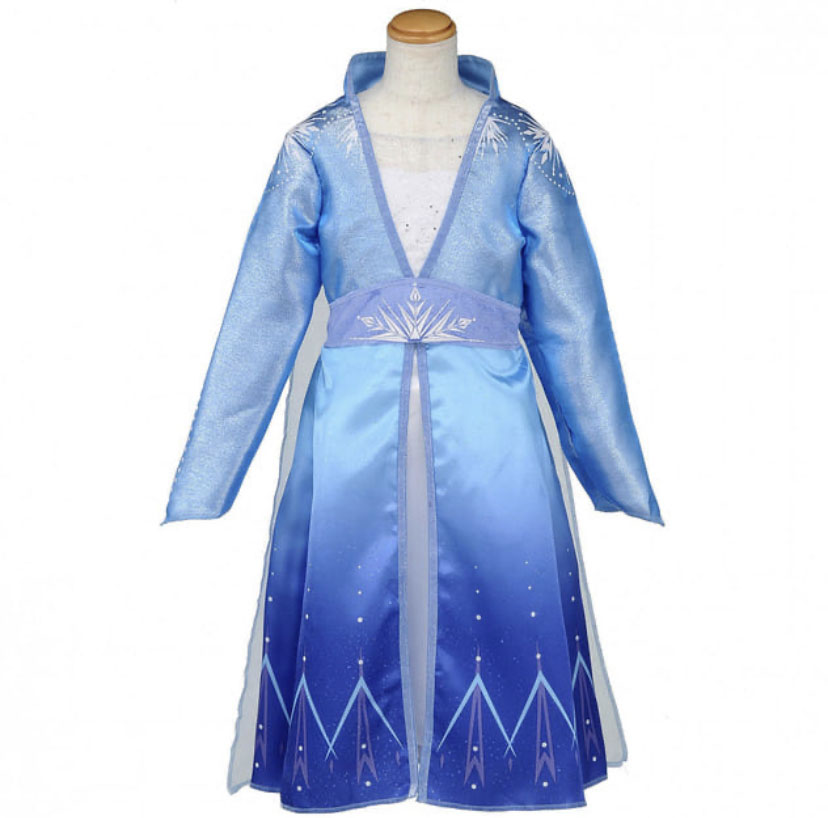 雪の結晶のデザインのエルサのドレスは思わず「レリゴー♪」って歌ってしまいそう