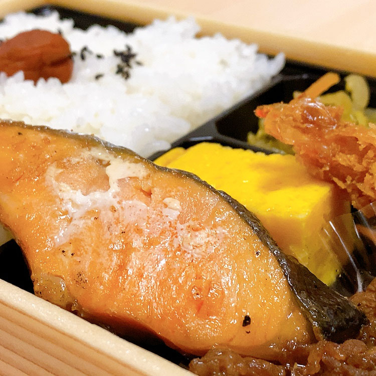 焼きたて魚がふっくらすぎ!プチ贅沢な特撰幕の内は焼・煮・揚げ満載!