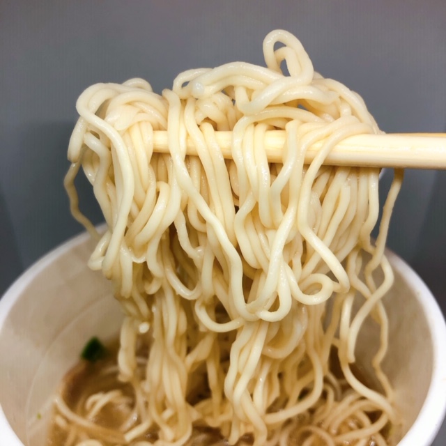 ファミマとライザップのコラボ「ＲＩＺＡＰ　醤油豚骨ラーメン」