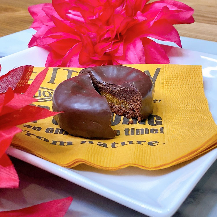 チョコレートケーキの王様と言われる ザッハトルテ がファミマcafe Sweetsで180円 Babydot ベイビードット