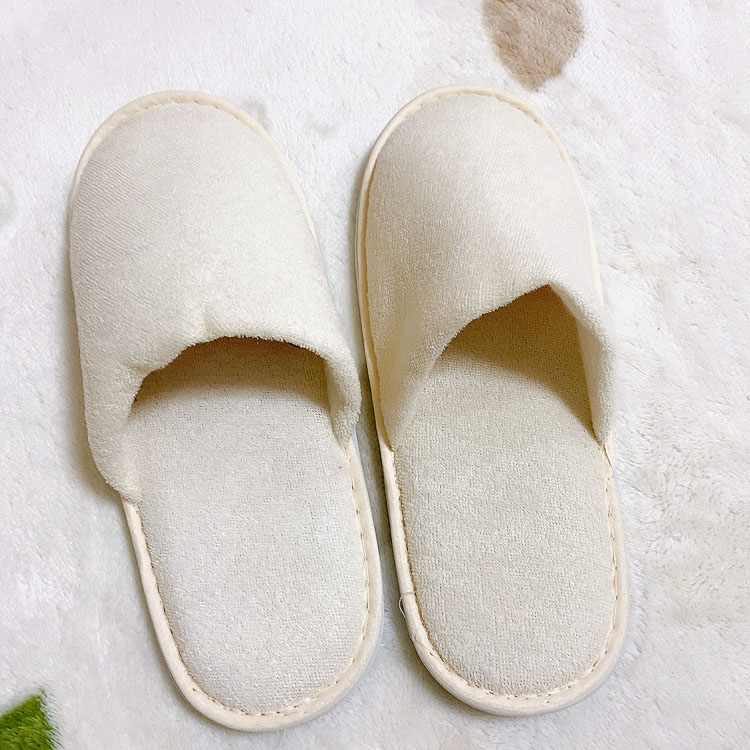 汚れの目立つ 白 でも怖くない 洗えるスリッパ はダイソーでコスパ最高ですよ Babydot ベイビードット