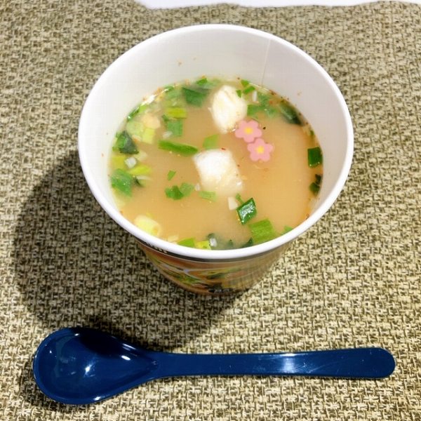 おすもうさんの味をカロリーもろともギュギュっと圧縮！ファミマ「おどろき野菜１／２日分の野菜　生姜香る味噌ちゃんこ」