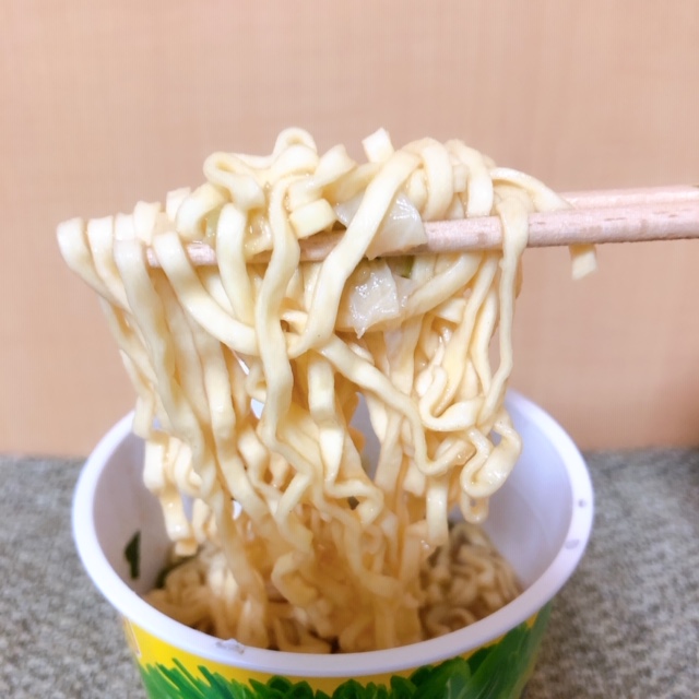 麺は5分お湯に浸した割にコシがあり、食べごたえ十分