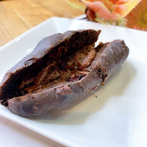ベルギー産チョコレート84％を使ったショコラパンは絶品！
