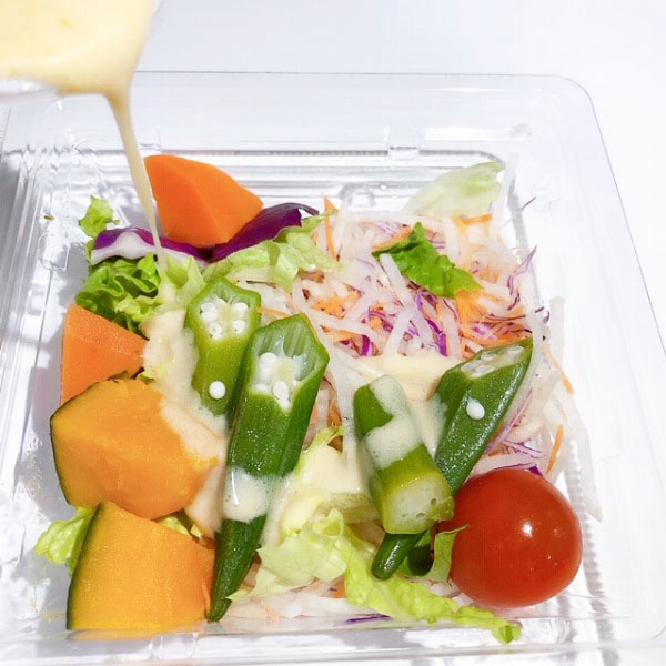 たまには野菜をバランスよくしっかり摂らなきゃ！1/2日分の野菜 ローソン 「緑黄色野菜のサラダ」はバランスが素敵
