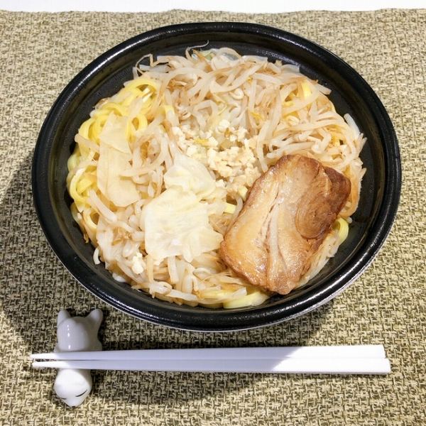 背脂にんにくでパワーMAXチャージ！ローソン「にんにくが決め手！豚醤油ラーメン」