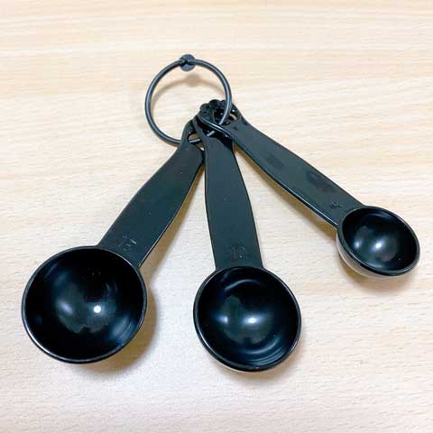 計量スプーンは3組ひとつになってるので、お料理がはかどりますよ。