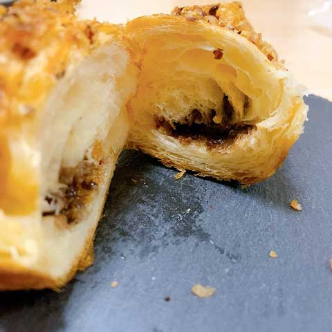 とろ～り濃厚クリームが甘くて思わず手が止まらなくなっちゃいます♪