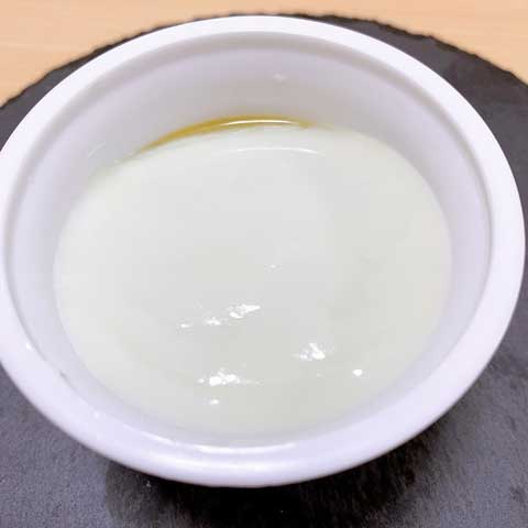 開けると少し甘めのピスタチオクリームがたっぷり♪