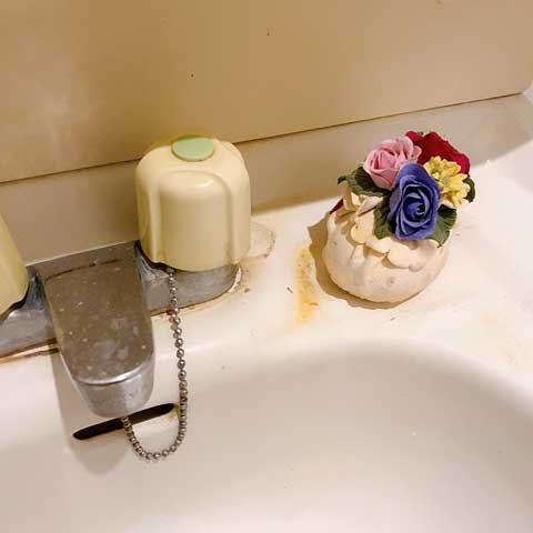 長年こびりついた石けんカス。これは無理かな・・？