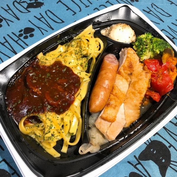 いろんなおかずを同時に楽しめちゃう贅沢ランチ　ローソン「もちプリッ！フェットチーネ＆Deliセット」