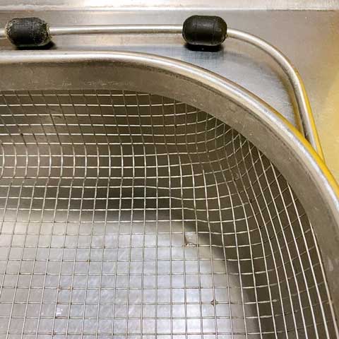 水切りも水アカって結構ついてるんです。