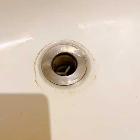 洗面台のさぼったリングは重曹をつかっても取れませんでした。