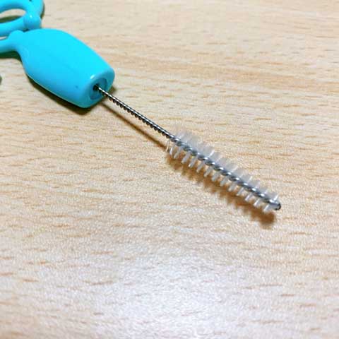 醤油さしなどに小サイズのブラシ！
