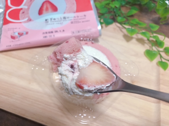 ぎゅっと苺ロールケーキ