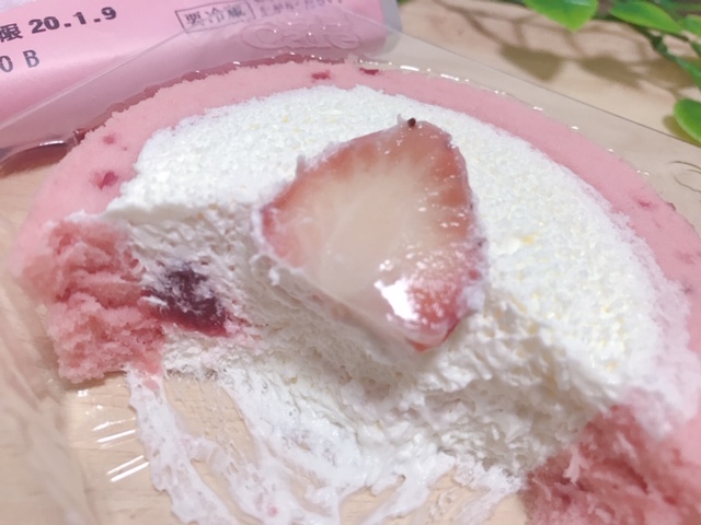 ぎゅっと苺ロールケーキ