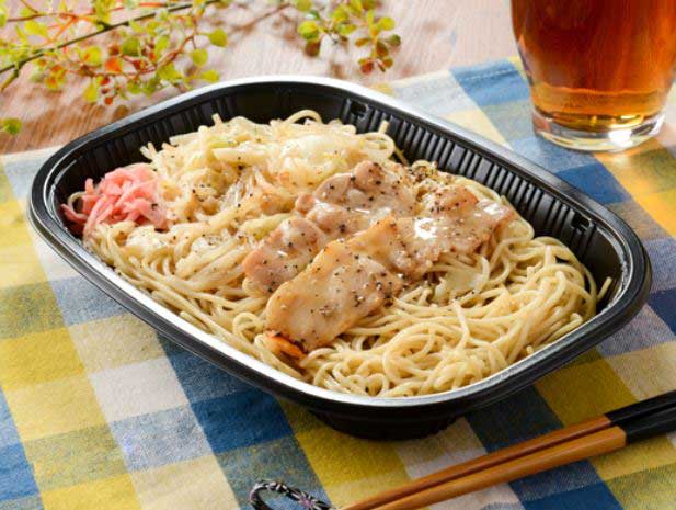 夜食に、ビールのお供にピッタリ。400円で大ボリューム！ローソン「コク旨！豚カルビの塩焼きそば」