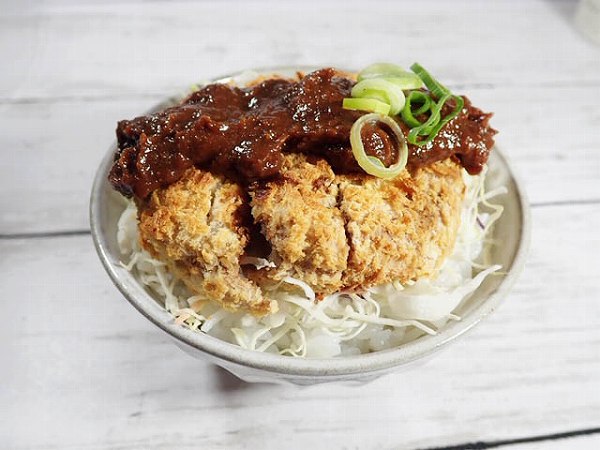 メンチカツ丼味噌タレ