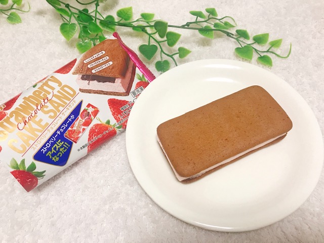 ストロベリーチョコレートケーキサンド