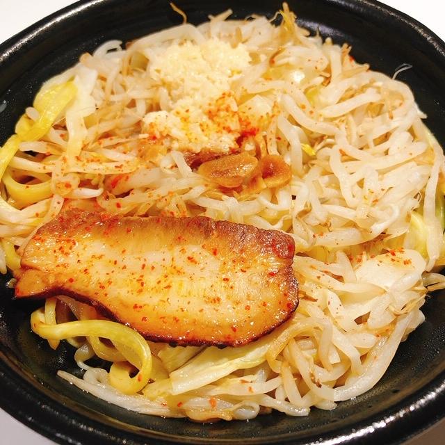 ローソン「2種のにんにくが決め手！豚醤油ラーメン」