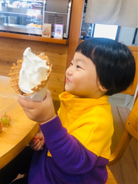 お隣のカフェでソフトクリーム🍦休憩❤️