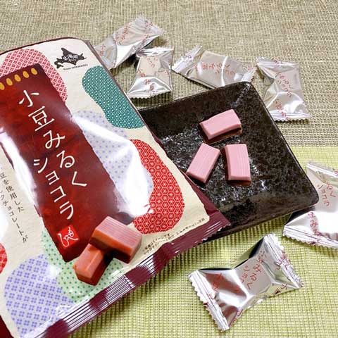 小豆とみるくのやさしい風味♪2層のチョコレートでほっとしてみませんか？