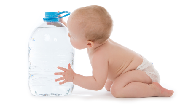 赤ちゃんが飲むお水の選び方は？