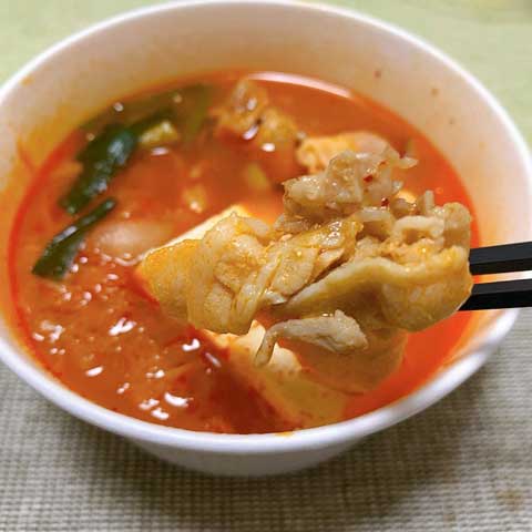 豚肉はちょうどよい辛みでご飯がすすむ～！
