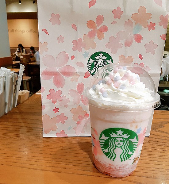 スタバ新作のさくらさくらんぼフラペチーノで春ルンルン！『金平糖』読めるかな～？