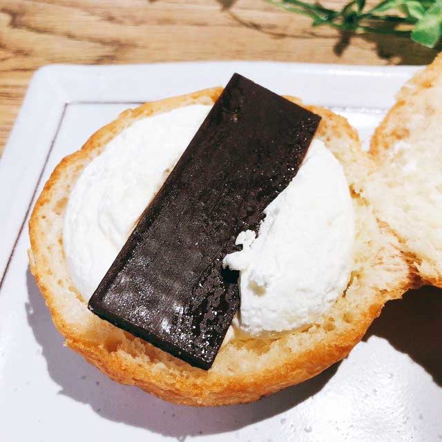 セブン「ホイップデニッシュ（チョコレート）」