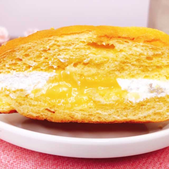 ローソン「ツインクリームのたまごメロンパン」