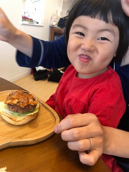 【スザンヌの妹マーガリンの子育てin熊本】モスソース風ハンバーガー🍔を一緒につくったよ❤️